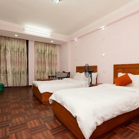 Ostello Famous House Kathmandu Esterno foto