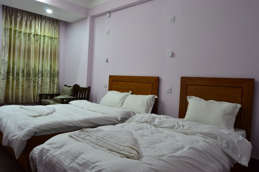 Ostello Famous House Kathmandu Esterno foto