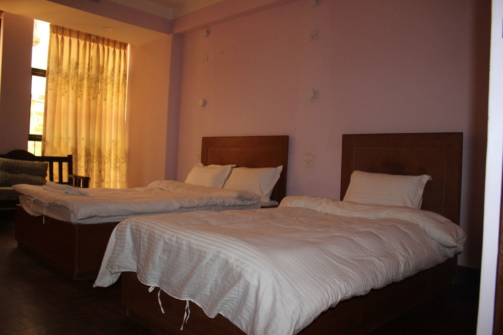 Ostello Famous House Kathmandu Esterno foto