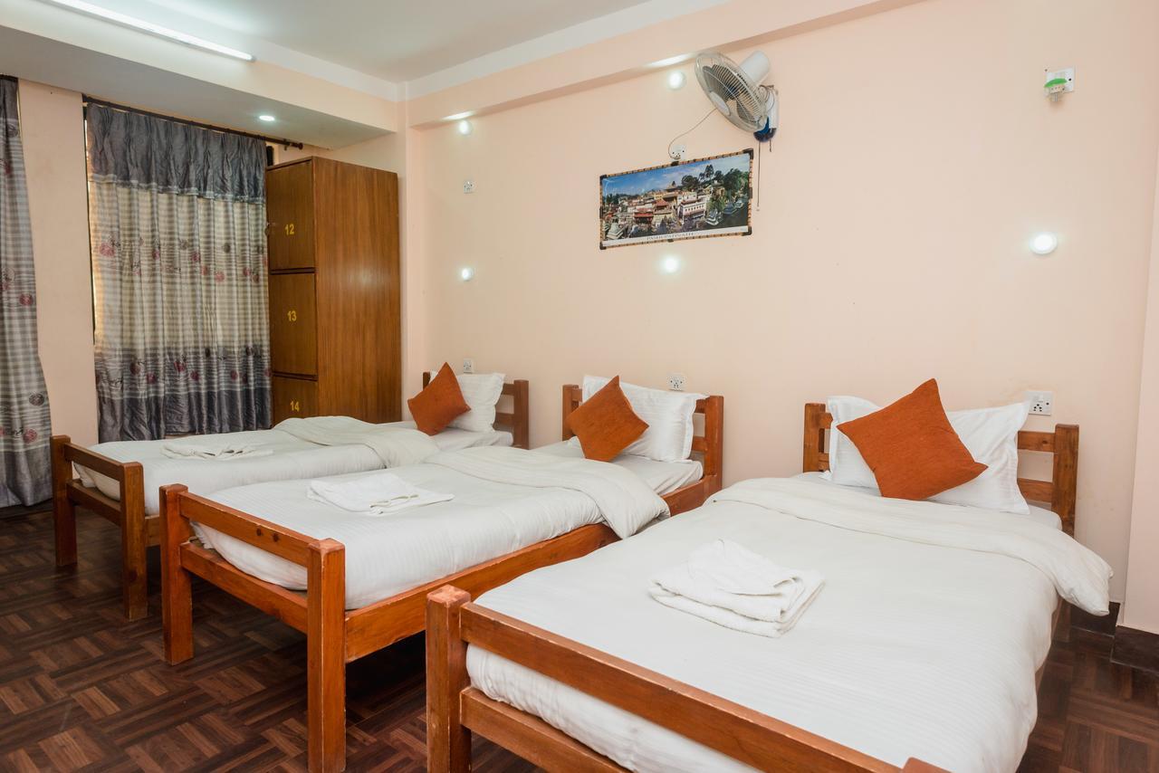 Ostello Famous House Kathmandu Esterno foto