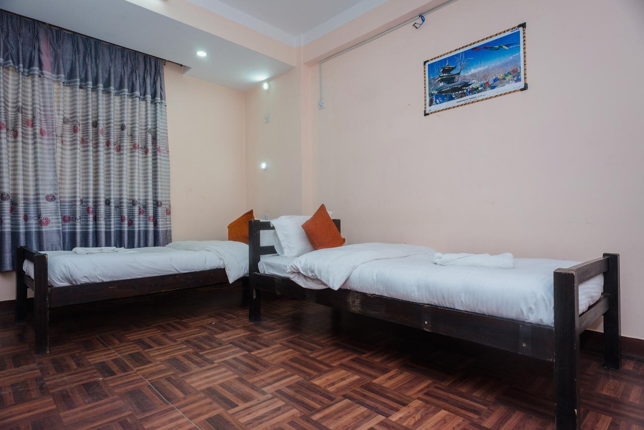 Ostello Famous House Kathmandu Esterno foto