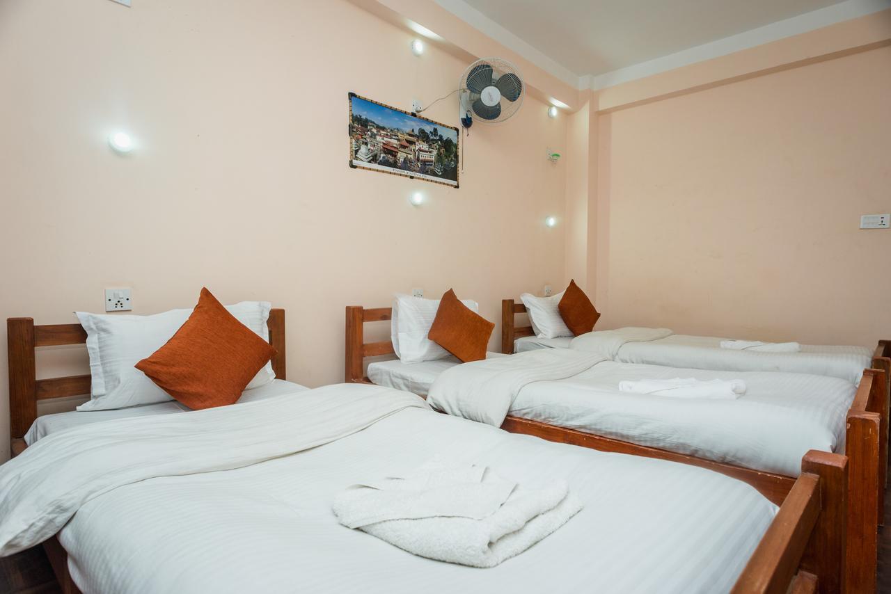 Ostello Famous House Kathmandu Esterno foto