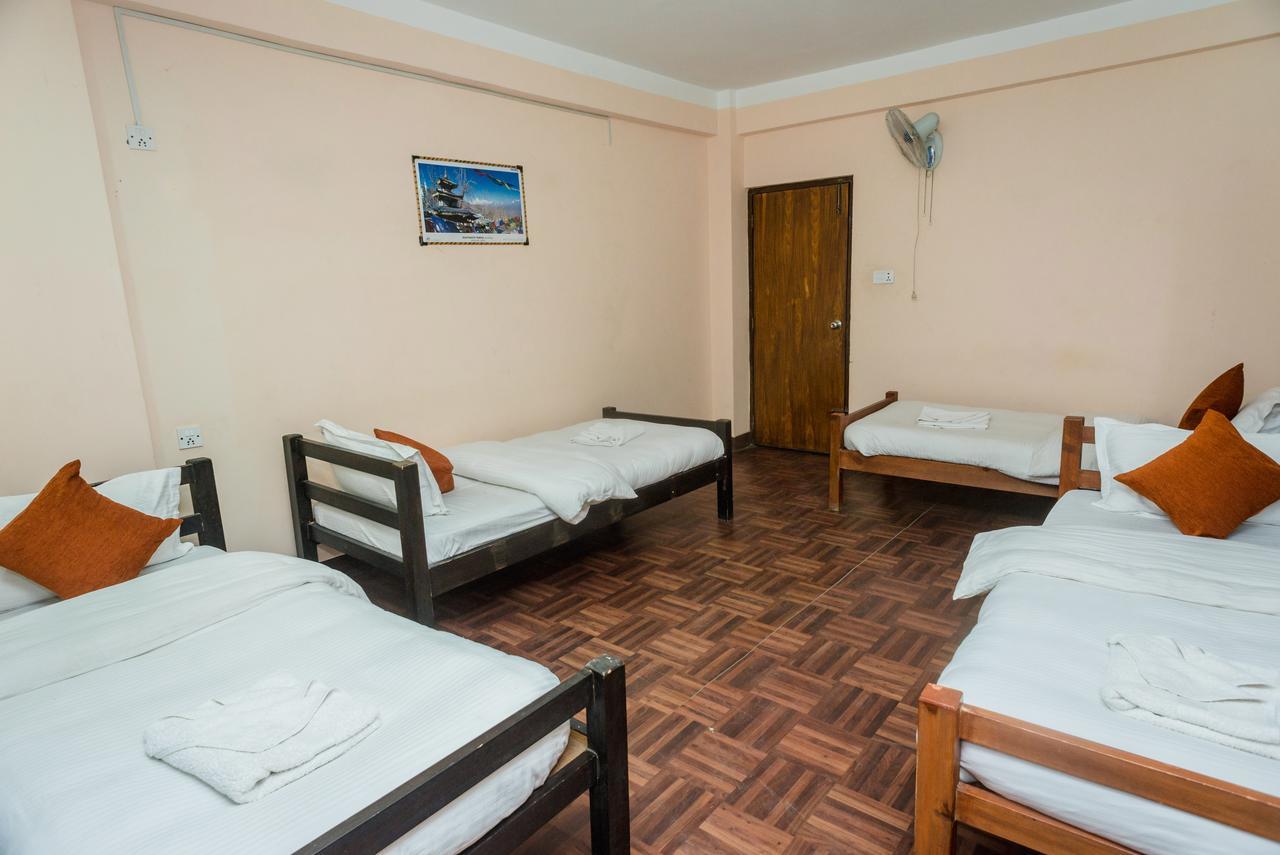 Ostello Famous House Kathmandu Esterno foto