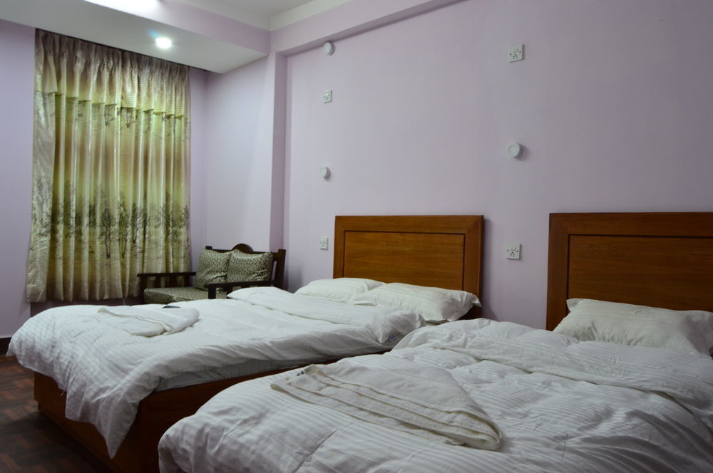 Ostello Famous House Kathmandu Esterno foto