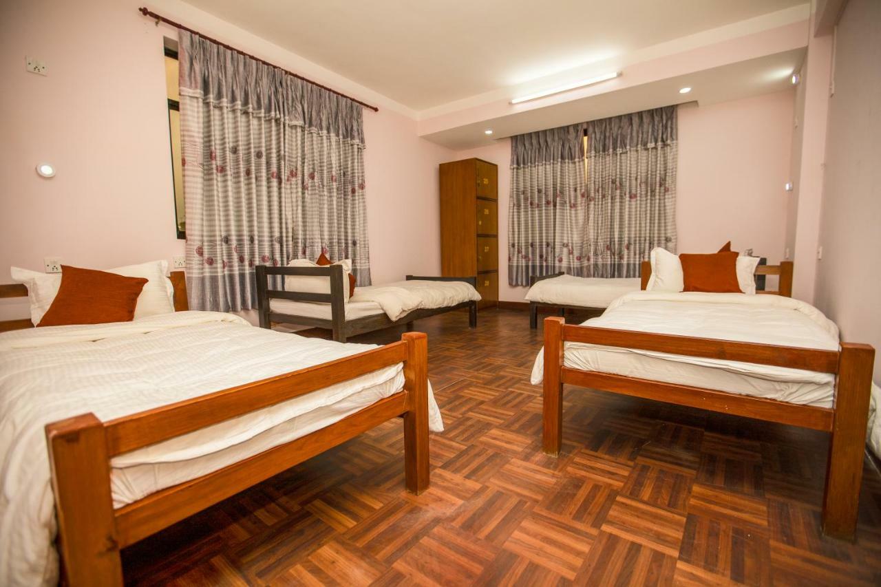 Ostello Famous House Kathmandu Esterno foto
