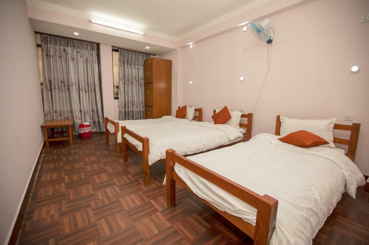 Ostello Famous House Kathmandu Esterno foto