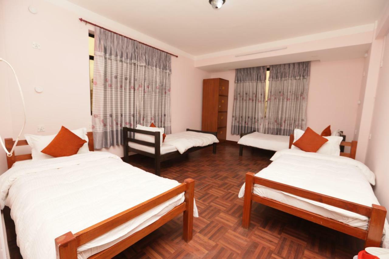 Ostello Famous House Kathmandu Esterno foto