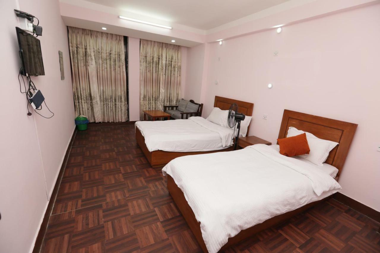 Ostello Famous House Kathmandu Esterno foto