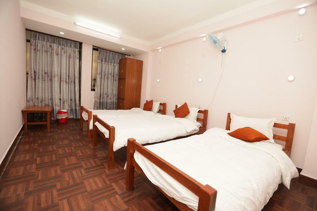 Ostello Famous House Kathmandu Esterno foto