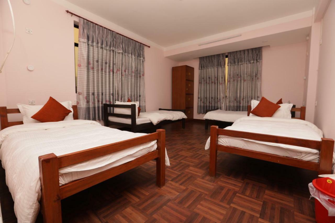 Ostello Famous House Kathmandu Esterno foto