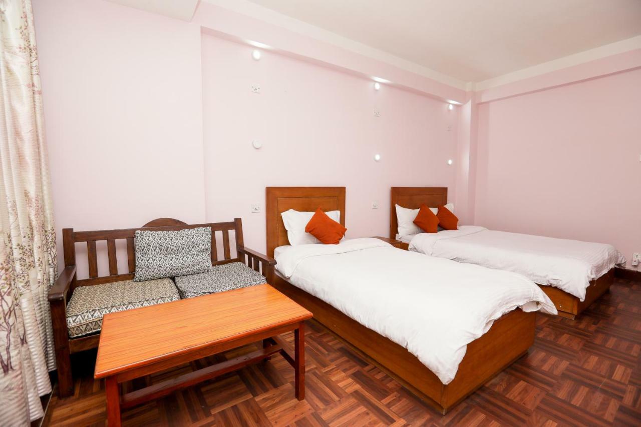 Ostello Famous House Kathmandu Esterno foto