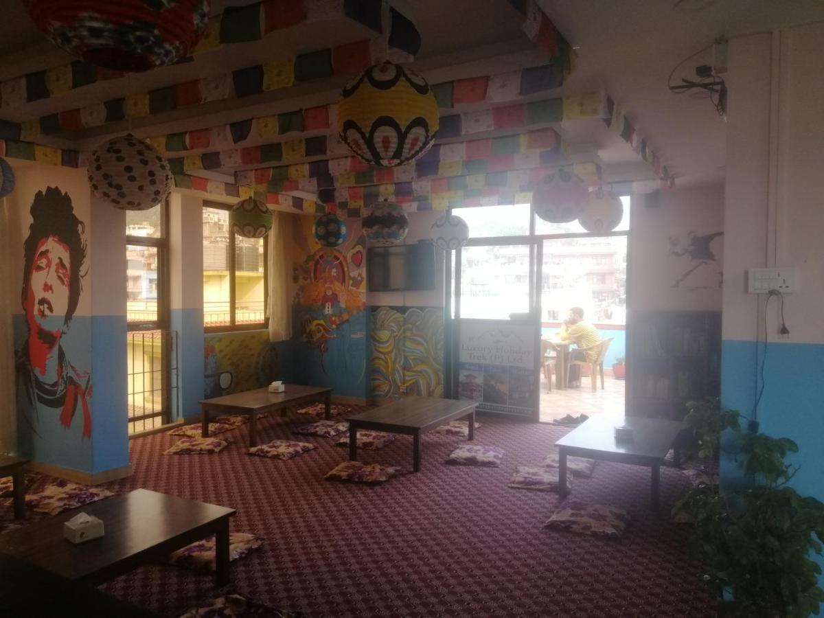 Ostello Famous House Kathmandu Esterno foto